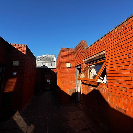 Two-Bedroom Flat Close To Uni & Shopping Center With Free Parking Coventry Exteriör bild